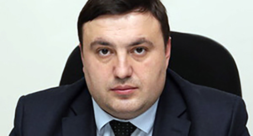 Тимур Ошхунов. Фото http://pravitelstvo.kbr.ru/msu/nalchik/mestnaya_administratsiya_g_o_nalchik/ Тимур Ошхунов. Фото http://pravitelstvo.kbr.ru/msu/nalchik/mestnaya_administratsiya_g_o_nalchik/
