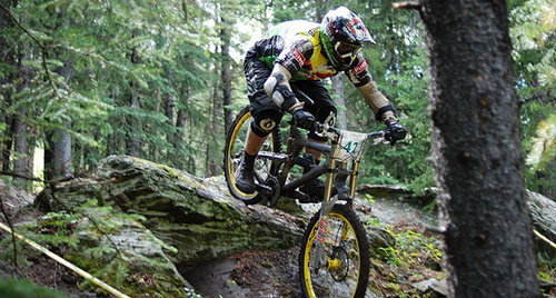 Горный велосипед. Фото https://commons.wikimedia.org/wiki/File:Mountain_bike_in_downhill_race.jpg Горный велосипед. Фото https://commons.wikimedia.org/wiki/File:Mountain_bike_in_downhill_race.jpg
