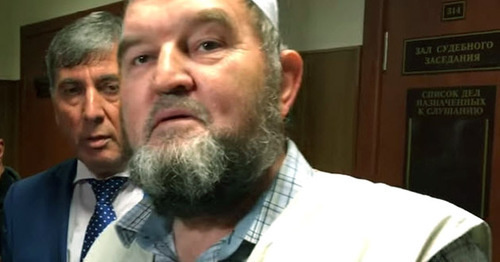 Имам московской мечети "Ярдям" Махмуд Велитов (справа). Кадр из видео БИЗНЕС Online https://www.youtube.com/watch?v=xQC_tbPJ0Vg Имам московской мечети "Ярдям" Махмуд Велитов (справа). Кадр из видео БИЗНЕС Online https://www.youtube.com/watch?v=xQC_tbPJ0Vg
