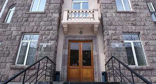 Вход в здание ЦИК Армении. Фото http://www.aysor.am/ru/news/2017/02/16/%D0%94%D0%B5%D0%B2%D1%8F%D1%82%D1%8C-%D0%BF%D0%BE%D0%BB%D0%B8%D1%82%D0%B8%D1%87%D0%B5%D1%81%D0%BA%D0%B8%D1%85/1213471 Вход в здание ЦИК Армении. Фото http://www.aysor.am/ru/news/2017/02/16/%D0%94%D0%B5%D0%B2%D1%8F%D1%82%D1%8C-%D0%BF%D0%BE%D0%BB%D0%B8%D1%82%D0%B8%D1%87%D0%B5%D1%81%D0%BA%D0%B8%D1%85/1213471