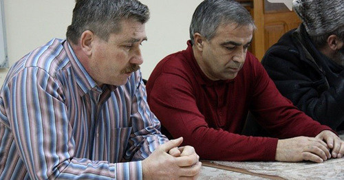 Валерий Бриних и Заурбий Чундышко (справа). Фото https://onkavkaz.com/articles/3448-dum-adygei-prizval-privlech-k-otvetstvennosti-rukovoditelja-partii-zelenye-za-to-chto-on-ne-dos.html Валерий Бриних и Заурбий Чундышко (справа). Фото https://onkavkaz.com/articles/3448-dum-adygei-prizval-privlech-k-otvetstvennosti-rukovoditelja-partii-zelenye-za-to-chto-on-ne-dos.html