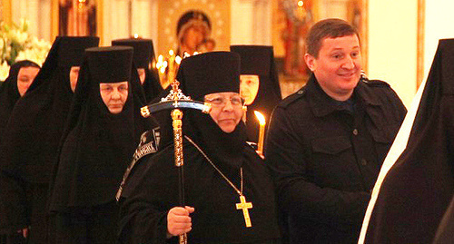 Губернатор Андрей Бочаров на пасхальной службе. Фото http://vlg-media.ru/society/andrei-bocharov-vstretil-pashu-v-hrame-ust-medvedickogo-spaso-preobrazhenskogo-zhenskogo-monastyrja-41328.html Губернатор Андрей Бочаров на пасхальной службе. Фото http://vlg-media.ru/society/andrei-bocharov-vstretil-pashu-v-hrame-ust-medvedickogo-spaso-preobrazhenskogo-zhenskogo-monastyrja-41328.html