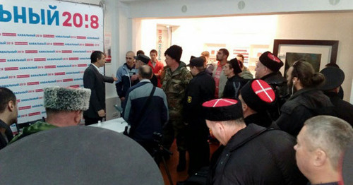 Предвыборный штаб Алексея Навального в Краснодаре. 20 апреля 2017 г. Фото http://fedpress.ru/news/23/policy/1776165 Предвыборный штаб Алексея Навального в Краснодаре. 20 апреля 2017 г. Фото http://fedpress.ru/news/23/policy/1776165