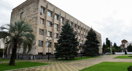 Кабинет министров в Абхазии Фото © Sputnik / Томас Тхайцук
http://sputnik-abkhazia.ru/Abkhazia/20170522/1021090708/ogranicheniya-vo-imya-biznesa-detali-novogo-postanovleniya-kabmina.html Кабинет министров в Абхазии Фото © Sputnik / Томас Тхайцук
http://sputnik-abkhazia.ru/Abkhazia/20170522/1021090708/ogranicheniya-vo-imya-biznesa-detali-novogo-postanovleniya-kabmina.html