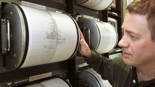 Показания сейсмографа. Фото http://www.riakchr.ru/na-granicze-dagestana-i-chechni-proizoshlo-zemletryasenie-magnitudoj-4.9/?browser=standard Показания сейсмографа. Фото http://www.riakchr.ru/na-granicze-dagestana-i-chechni-proizoshlo-zemletryasenie-magnitudoj-4.9/?browser=standard