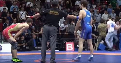 Схватка Хетика Цаболова (Московская область, Северная Осетия) и Расула Шапиева (Москва). Назрань, 12 июня 2017 г. Кадр из видео пользователя Vladimir Grebennikov https://www.youtube.com/watch?v=aUGRe-tDYhU

