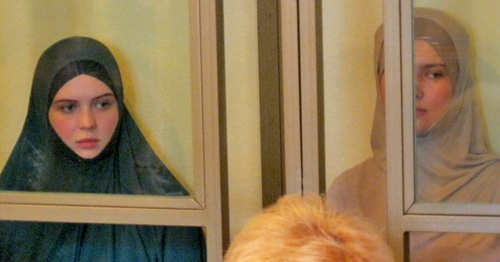 Татьяна Карпенко (слева) и 
Наталья Гришина в зале суда. Фото Константина Волгина для "Кавказского узла"