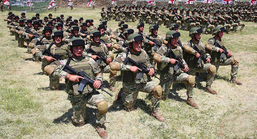 Трехнедельный курс проходят военнослужащие из Армении, Белоруссии, Грузии, Литвы, Польши, США и Украины в школе горной подготовки Сачхере в регионе Имерети Фото © FB / Ministry of Defence of Georgia Трехнедельный курс проходят военнослужащие из Армении, Белоруссии, Грузии, Литвы, Польши, США и Украины в школе горной подготовки Сачхере в регионе Имерети Фото © FB / Ministry of Defence of Georgia