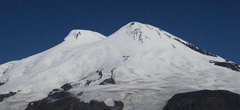 Эльбрус. Фото http://regionvest.ru/news/2017/06/18/411897-na-elbruse-ischut-propavshego-alpinista-iz-soedenennykh-shtatov.html Эльбрус. Фото http://regionvest.ru/news/2017/06/18/411897-na-elbruse-ischut-propavshego-alpinista-iz-soedenennykh-shtatov.html