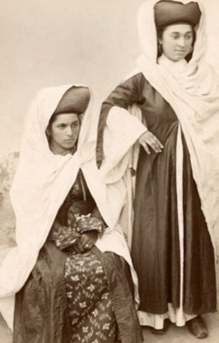 андийки из Ботлиха. 1910. фото Адильгерей Даитбеков, предоставлено организаторами выставки андийки из Ботлиха. 1910. фото Адильгерей Даитбеков, предоставлено организаторами выставки