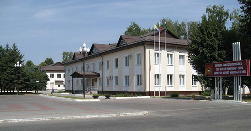 Администрация Майского района Кабардино-Балкарии. Фото http://kbrria.ru/ Администрация Майского района Кабардино-Балкарии. Фото http://kbrria.ru/