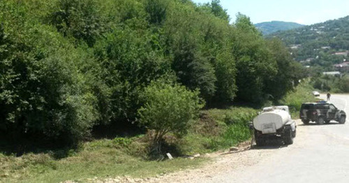 Окраина села Ножай-Юрт, предполагаемое место взрыва. Фото http://bk55.ru/news/article/105671/ Окраина села Ножай-Юрт, предполагаемое место взрыва. Фото http://bk55.ru/news/article/105671/