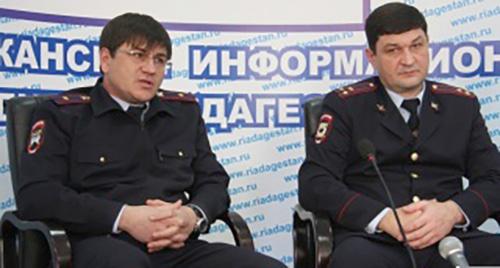 Участники пресс-коференции сотрудники МВД по РД Константин Томилин и Магомед Алигазиев. Фото http://www.riadagestan.ru/news/security/dagestantsy_stali_privykat_k_internet_uslugam_politsii/ Участники пресс-коференции сотрудники МВД по РД Константин Томилин и Магомед Алигазиев. Фото http://www.riadagestan.ru/news/security/dagestantsy_stali_privykat_k_internet_uslugam_politsii/