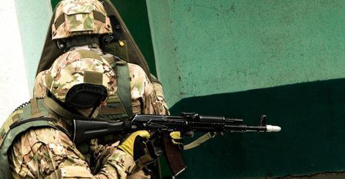 Сотрудники силовых структур. Фото http://nac.gov.ru/kontrterroristicheskie-operacii/v-dagestane-v-rezultate-kto-neytralizovan-glavar.html

