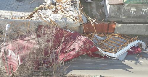 Обрушившаяся крыша дома №176 по ул. Международная. Черкесск. Фото Аси Капаевой для "Кавказского узла"
Обрушившаяся крыша дома №176 по ул. Международная. Черкесск. Фото Аси Капаевой для "Кавказского узла"