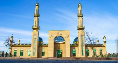 Сурхахинская центральная Мечеть им. шейха Батал-Хаджи. Фото http://bymosque.ru/surhahinskaya-tsentralnaya-mechet-im-sh/ Сурхахинская центральная Мечеть им. шейха Батал-Хаджи. Фото http://bymosque.ru/surhahinskaya-tsentralnaya-mechet-im-sh/