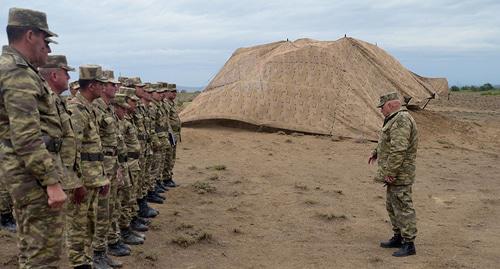 Построение в азербайджанской армии. Фото http://mod.gov.az/ru/foto-arhiv-045/?gid=20292 Построение в азербайджанской армии. Фото http://mod.gov.az/ru/foto-arhiv-045/?gid=20292