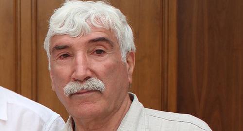 Назим Гаджиев. Фото: http://flnka.ru/press-reliz/664-stenogramma-mezhdunarodnoy-konferencii-problemy-lezginskogo-i-avarskogo-narodov-razdelennyh-gosudarstvennoy-granicey-mezhdu-rf-i-ar-i-puti-ih-resheniya.html Назим Гаджиев. Фото: http://flnka.ru/press-reliz/664-stenogramma-mezhdunarodnoy-konferencii-problemy-lezginskogo-i-avarskogo-narodov-razdelennyh-gosudarstvennoy-granicey-mezhdu-rf-i-ar-i-puti-ih-resheniya.html