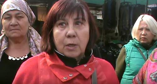 Работницы и посетители Козьего рынка в Нальчике. Фото кадр видео https://www.youtube.com/watch?v=WLwj5-d8ldE Работницы и посетители Козьего рынка в Нальчике. Фото кадр видео https://www.youtube.com/watch?v=WLwj5-d8ldE