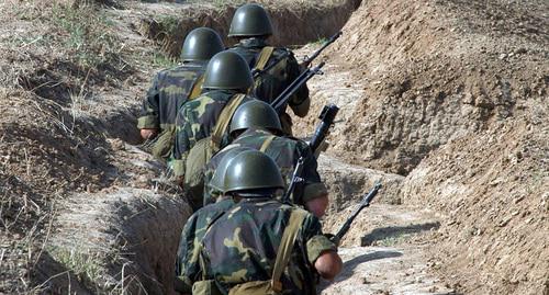 Солдаты в окопах. Фото http://vestikavkaza.ru/news/Obostrenie-v-zone-karabakhskogo-konflikta-vzglyad-iz-Turtsii.html Солдаты в окопах. Фото http://vestikavkaza.ru/news/Obostrenie-v-zone-karabakhskogo-konflikta-vzglyad-iz-Turtsii.html