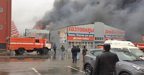 Пожар на рынке "Атлант". Ростов-на-Дону, 22 октября 2017 года. Фото: ВК, группа "Ростов Главный" Пожар на рынке "Атлант". Ростов-на-Дону, 22 октября 2017 года. Фото: ВК, группа "Ростов Главный"