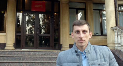 Виктор Ночевнов у здания суда. Фото Светланы Кравченко для "Кавказского узла" Виктор Ночевнов у здания суда. Фото Светланы Кравченко для "Кавказского узла"