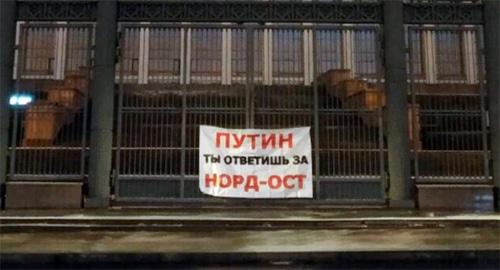 Баннер, вывешенный у здания Белого дома Фото https://twitter.com/navalnylive Баннер, вывешенный у здания Белого дома Фото https://twitter.com/navalnylive