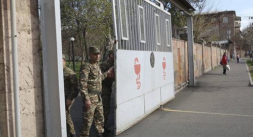 Военный госпиталь в Армении. Фото © Sputnik/ Арам Нерсисян https://ru.armeniasputnik.am/karabah/20171106/9340762/ranenyj-v-karabahe-voennosluzhashchij-nahoditsya-v-krajne-tyazhelom-sostoyanii.html Военный госпиталь в Армении. Фото © Sputnik/ Арам Нерсисян https://ru.armeniasputnik.am/karabah/20171106/9340762/ranenyj-v-karabahe-voennosluzhashchij-nahoditsya-v-krajne-tyazhelom-sostoyanii.html