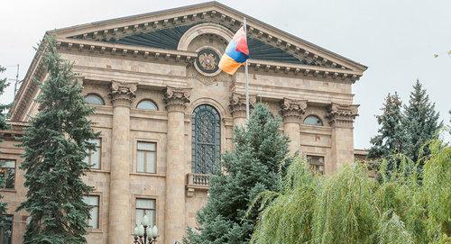 Здание парламента Армении. Фото Sputnik/ Asatur Yesayants
https://ru.armeniasputnik.am/politics/20171115/9452075/otsrochka-ot-armii-dlya-studentov-po-goszakazu-parlament-armenii-prinyal-reshenie.html Здание парламента Армении. Фото Sputnik/ Asatur Yesayants
https://ru.armeniasputnik.am/politics/20171115/9452075/otsrochka-ot-armii-dlya-studentov-po-goszakazu-parlament-armenii-prinyal-reshenie.html