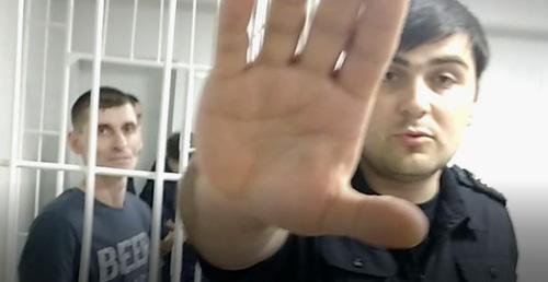 Владимир Корбаков (слева) в зале суда. Фото Светланы Кравченко для "Кавказского узла" Владимир Корбаков (слева) в зале суда. Фото Светланы Кравченко для "Кавказского узла"