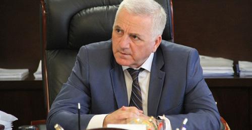 Мухмад Асхабов. Фото: пресс-служба Министерства имущественных и земельных отношений Чечни, http://mizochr.ru/ Мухмад Асхабов. Фото: пресс-служба Министерства имущественных и земельных отношений Чечни, http://mizochr.ru/