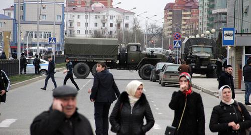 Военная техника на улицах Грозного. Фото: Ахмеда Альдебирова для "Кавказского узла" Военная техника на улицах Грозного. Фото: Ахмеда Альдебирова для "Кавказского узла"