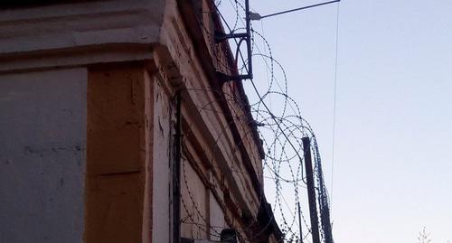 Колючая проволока. Фото Нины Тумановой для "Кавказского узла" Колючая проволока. Фото Нины Тумановой для "Кавказского узла"