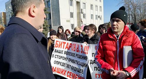 Участники митинга во Владикавказе . Фото Эммы Марзоевой для "Кавказского узла" Участники митинга во Владикавказе . Фото Эммы Марзоевой для "Кавказского узла"