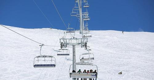 Канатная дорога в Гудаури. Фото © FB / Giorgi Kvirikashvili
https://sputnik-georgia.ru/society/20161223/234317923/Kvirikashvili-prokatilsja-na-novoj-kanatnoj-doroge-v-Gudauri.html