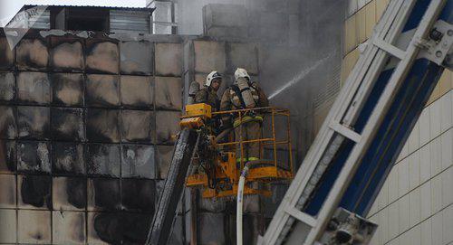 Кровля кемеровского торгового центра
после пожара. Фото Sputnik/ Александр Кряжев https://ru.armeniasputnik.am/russia/20180326/11092949/obrushilas-krysha-torgovogo-centra-v-kemerovo.html