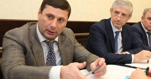 Билал Омаров (слева). Фото: Министерство сельского хозяйства Российской Федерации http://mcx.ru/ Билал Омаров (слева). Фото: Министерство сельского хозяйства Российской Федерации http://mcx.ru/