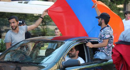 Участники акции протеста в Армении, 2 мая 2018 года. Фото Тиграна Петросяна для "Кавказского узла".