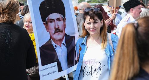 Участники шествия “Бессмертного полка”  в Баку 09.05.2018. Фото  Sputnik / Murad Orujov
https://ru.sputnik.az/photo/20180509/415247038/bessmertniy-polk-baku.html