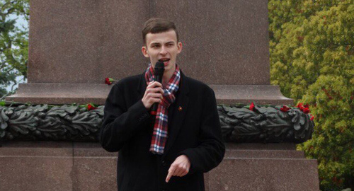 Данил Пеньжин на митинге КПРФ 22 апреля 2018 года у памятника Ленину выступает против мэра Сочи Анатолия Пахомова за возвращение выборов мэров городов. Выступление. Фото Светланы Кравченко для "Кавказского ухла" Данил Пеньжин на митинге КПРФ 22 апреля 2018 года у памятника Ленину выступает против мэра Сочи Анатолия Пахомова за возвращение выборов мэров городов. Выступление. Фото Светланы Кравченко для "Кавказского ухла"