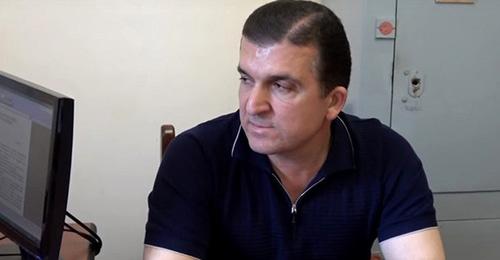 Вачаган Казарян после задержания. Фото: скриншот видео Youtube канала NewsamChannel.
Вачаган Казарян после задержания. Фото: скриншот видео Youtube канала NewsamChannel.