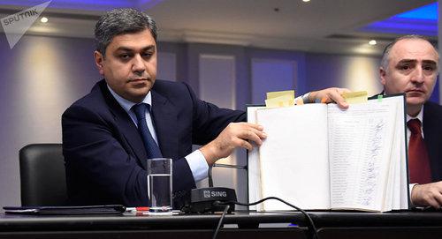 Пресс-конференция директора Службы национальной безопасности Армении Артура Ванецяна с главой Специальной следственной службы Сасуна Хачатряна. Фото © Sputnik / Asatur Yesayants
https://ru.armeniasputnik.am/politics/20180913/14428804/sledovateli-armenii-ishchut-slivatelej-razgovora-svoego-nachalnika-s-glavoj-snb.html