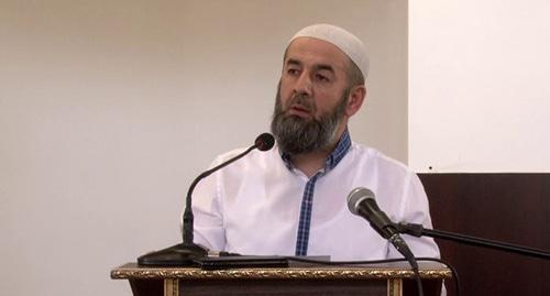 Нигматул Раджабов. Кадр из видео пользователя Мечеть Тангъим https://www.youtube.com/watch?v=oSb4Mo8FGLw
