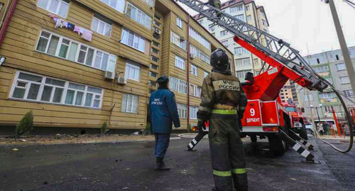 На месте пожара, произошедшего 03.01.2019 около 7 часов утра в одном из жилых домов города Дербента. Фото http://e-dag.ru/novosti/novosti-pravitelstva/artjom-zdunov-provel-operativnoe-soveshchanie-v-svyazi-s-chs-v-g-derbente.html#!prettyPhoto На месте пожара, произошедшего 03.01.2019 около 7 часов утра в одном из жилых домов города Дербента. Фото http://e-dag.ru/novosti/novosti-pravitelstva/artjom-zdunov-provel-operativnoe-soveshchanie-v-svyazi-s-chs-v-g-derbente.html#!prettyPhoto