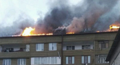 Горящий дом в Дербенте. Кадр из видео РГВК "Дагестан" Горящий дом в Дербенте. Кадр из видео РГВК "Дагестан"