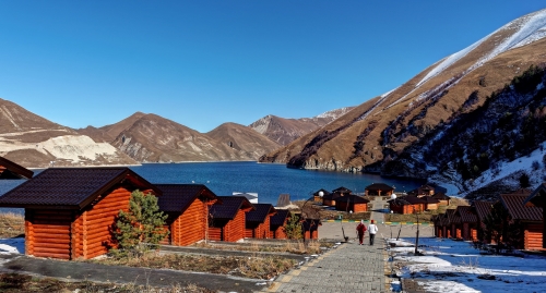 База на озере Кезеной-Ам, Фото: By Alexxx1979, https://commons.wikimedia.org/w/index.php?curid=55181006 База на озере Кезеной-Ам, Фото: By Alexxx1979, https://commons.wikimedia.org/w/index.php?curid=55181006