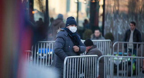 Житель Грузии в медицинской маске. Фото © Sputnik / Vladimir Umikashvili.
https://sputnik-georgia.ru/society/20190116/243927032/Lyudey-travyat-est-li-svyaz-mezhdu-vspyshkoy-grippa-v-Gruzii-i-laboratoriey-Lugara.html Житель Грузии в медицинской маске. Фото © Sputnik / Vladimir Umikashvili.
https://sputnik-georgia.ru/society/20190116/243927032/Lyudey-travyat-est-li-svyaz-mezhdu-vspyshkoy-grippa-v-Gruzii-i-laboratoriey-Lugara.html