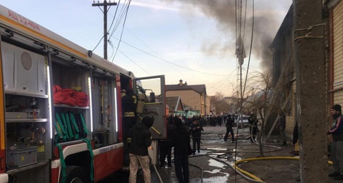 На месте пожара в Махачкале. Фото: ГУ МЧС по Дагестану http://05.mchs.gov.ru/operationalpage/operational/item/7849909/ На месте пожара в Махачкале. Фото: ГУ МЧС по Дагестану http://05.mchs.gov.ru/operationalpage/operational/item/7849909/