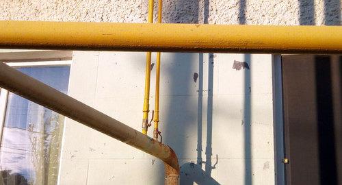 Газовая труба у стены жилого дома. Фото Нины Тумановой для "Кавказского узла" Газовая труба у стены жилого дома. Фото Нины Тумановой для "Кавказского узла"