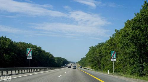 Автомагистраль в районе поселка Молькино © Фото Евгения Мельченко, Юга.ру
